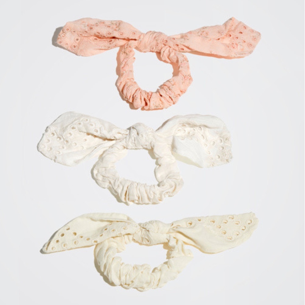 LOVESHACKFANCY Vineyard Eyelet Scrunchie Set